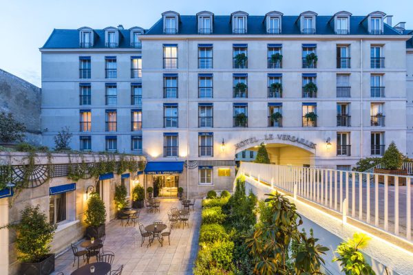 1. Hotel Le Versaille 1