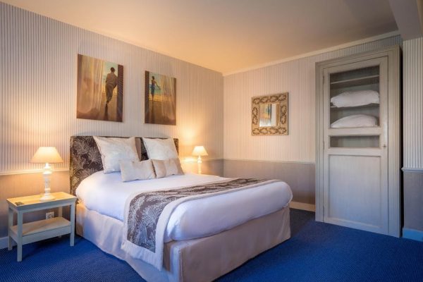 Hostellerie du Vallon Bedroom