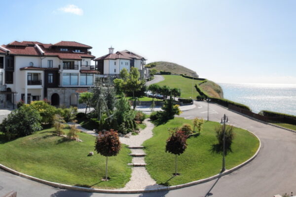 thracian Cliffs Front