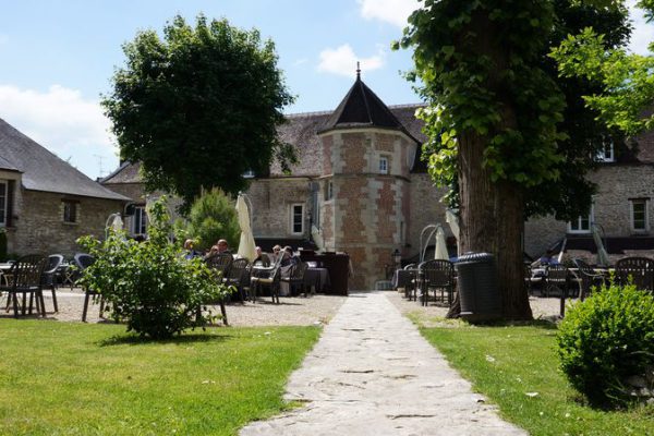 3. Hostellerie De La Porte Bellon Senlis Outsid