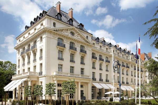 5. Trianon Palace Versailles Restaurant Outside