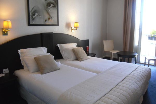 8. Grand Hotel Strasbourg Hotel Room