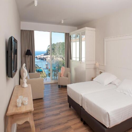 Aigua Blava Hotel Bedroom