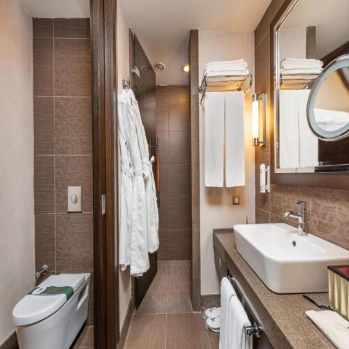 Cornelia De Luxe Resort Bathroom