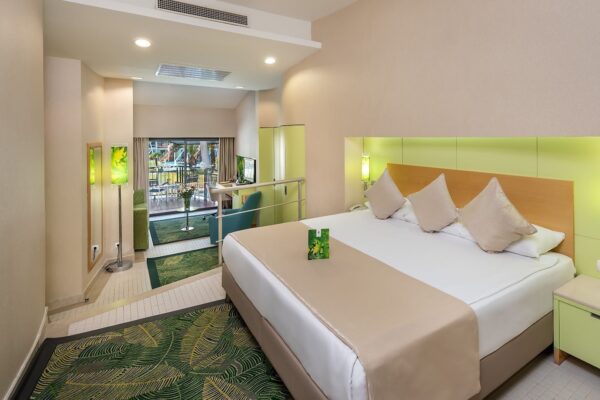 Cornelia De Luxe Resort Room