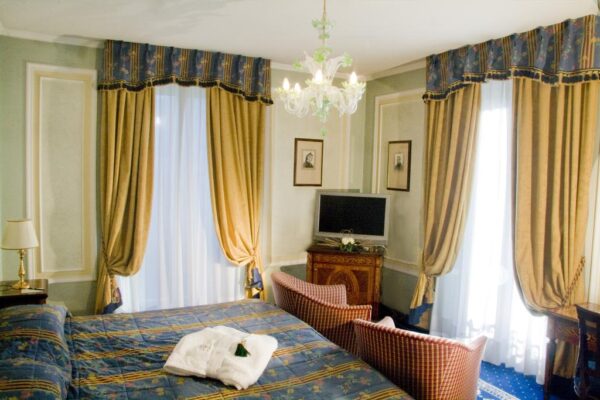 Gran Hotel Des Iles Borromees Room 8