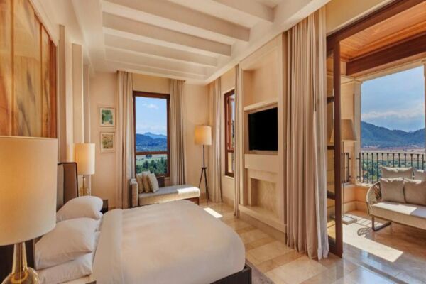 Grand Hotel Cap Vermell Bedroom