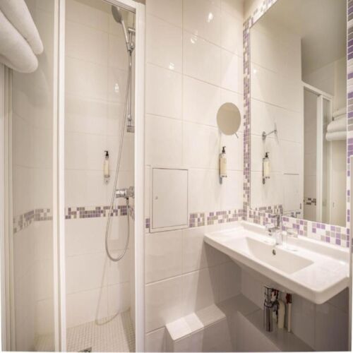 Hostellerie Du Vallon Bathroom