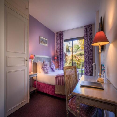 Hostellerie Du Vallon Bedroom