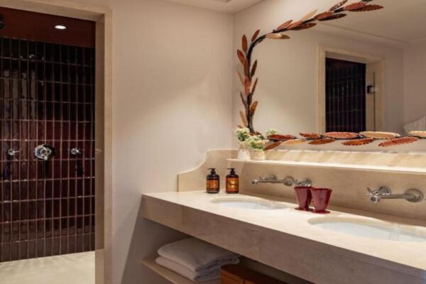 Hotel De Silhouette Bathroom