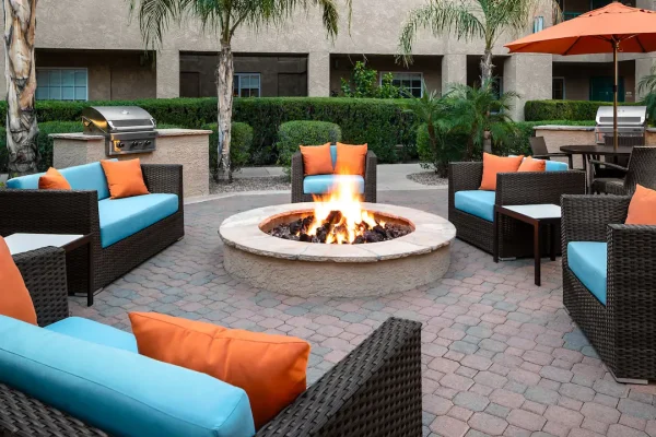 Hyatt House Scottsdale Old Town P070 Outdoor Firepit