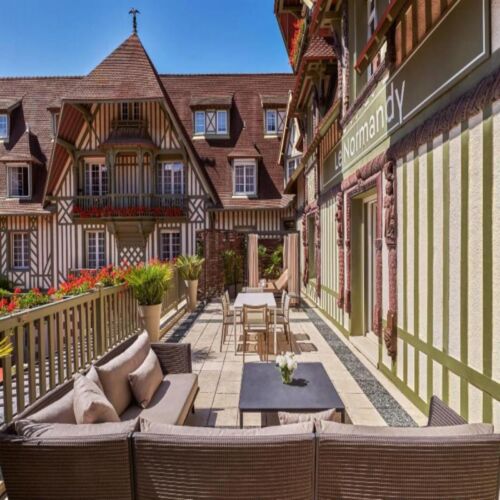 Le Normandy Barrière, Balcony