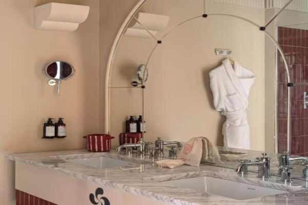 Mgallery Hotel Le Regina Bathroom