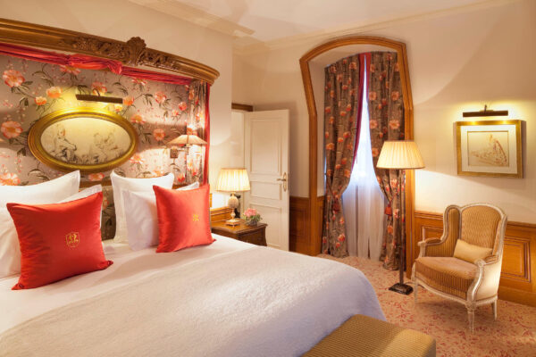 Auberge Du Jeu De Paume Bedroom