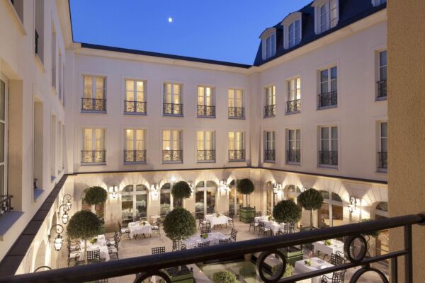 Chateaux Auberge Courtyard