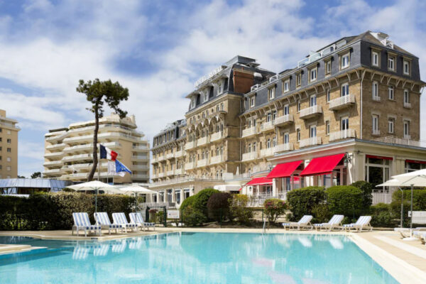 Hotel Barriere Le Royal Front