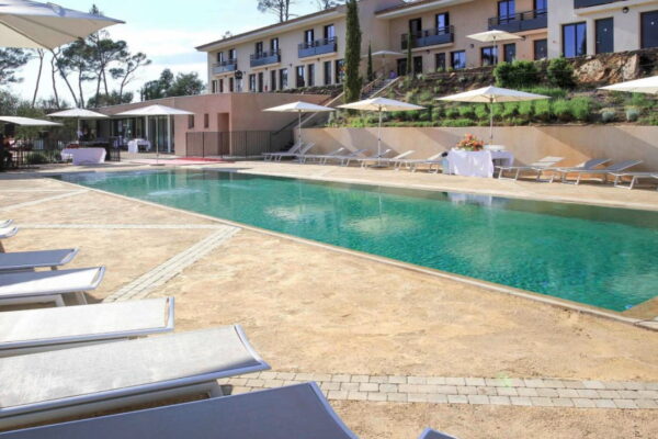 Hotel Mercure Brignoles Golf Outside