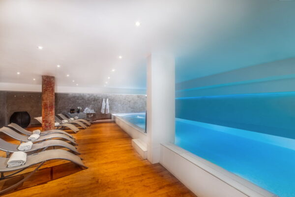 Hotel Montaigne Spa Pool