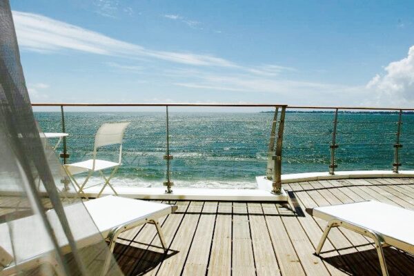 Les Sables Blancs Sea