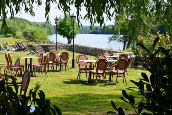 Logis Hostellerie Saint Pierre Outside 2