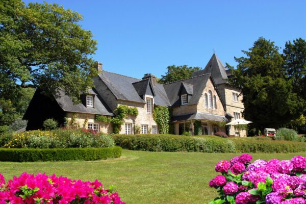 Manoir De Kertalg Outside