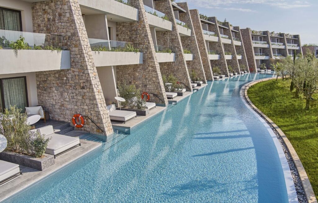 W Swim Up Pools