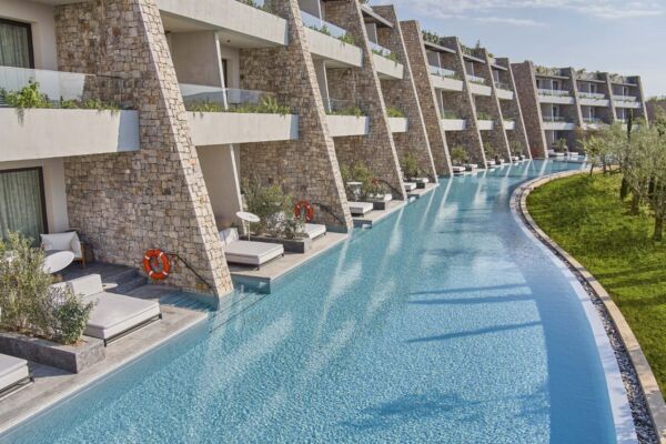 W Swim Up Pools