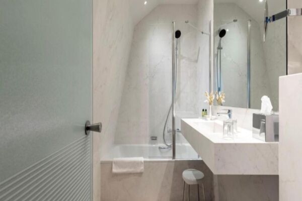 Hotel Aragon Bathroom
