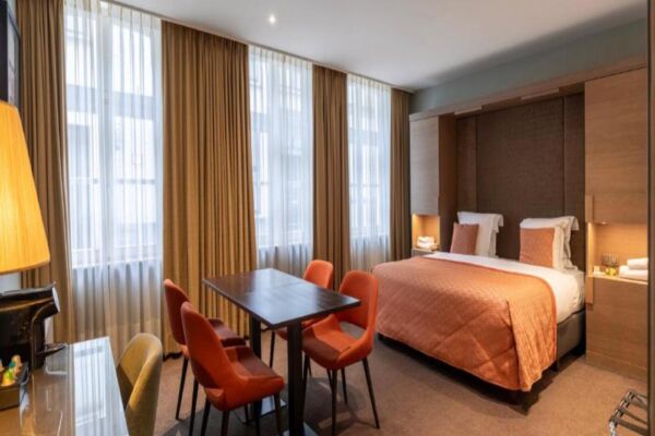 Hotel Aragon Bedroom
